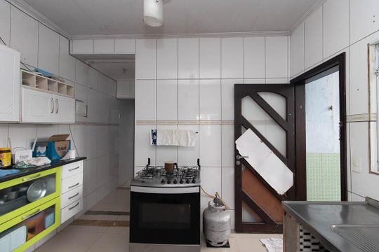 Cozinha 1 de casa à venda com 6 quartos, 270m² em Vila Nova Galvão, São Paulo