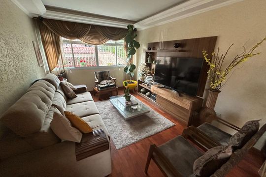 Casa à venda com 4 quartos, 200m² em Parque Jabaquara, São Paulo
