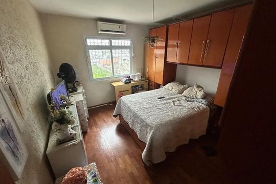 Casa à venda com 4 quartos, 200m² em Parque Jabaquara, São Paulo