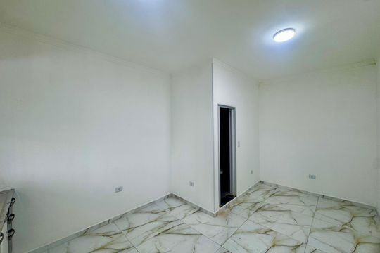 Quarto / Sala de kitnet/studio para alugar com 1 quarto, 18m² em Jardim Rosa de Franca, Guarulhos