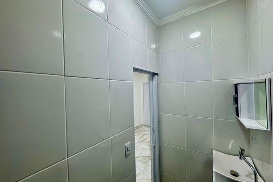 Banheiro de kitnet/studio para alugar com 1 quarto, 18m² em Jardim Rosa de Franca, Guarulhos