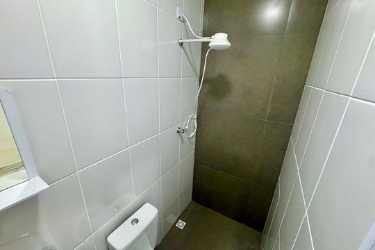 Banheiro de kitnet/studio para alugar com 1 quarto, 18m² em Jardim Rosa de Franca, Guarulhos