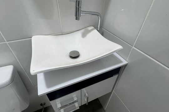 Banheiro de kitnet/studio para alugar com 1 quarto, 18m² em Jardim Rosa de Franca, Guarulhos