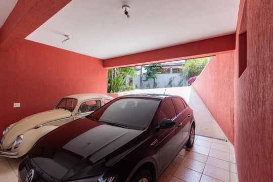 Garagem de casa de condomínio para alugar com 3 quartos, 617m² em Golf Gardens, Carapicuíba