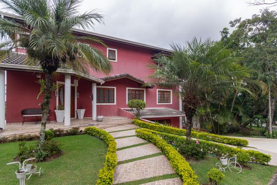Fachada de casa de condomínio para alugar com 3 quartos, 617m² em Golf Gardens, Carapicuíba