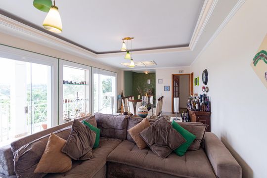 Casa de Condomínio para alugar com 3 quartos, 617m² em Golf Gardens, Carapicuíba