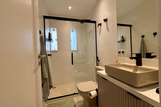 Banheiro de apartamento à venda com 1 quarto, 62m² em Jardim Botânico, Rio de Janeiro