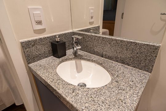 Banheiro de kitnet/studio à venda com 1 quarto, 24m² em Consolação, São Paulo