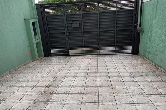 Casa à venda com 3 quartos, 200m² em Parque Peruche, São Paulo