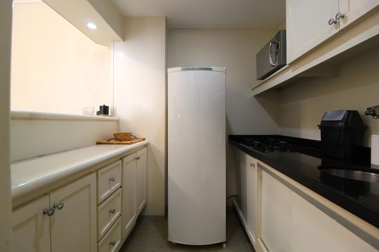 Cozinha de apartamento para alugar com 1 quarto, 98m² em Itaim Bibi, São Paulo