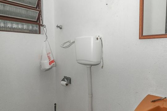 Banheiro 4 de casa à venda com 6 quartos, 600m² em Jardim Itu, Porto Alegre