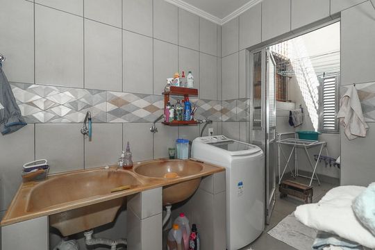 Área de Serviço de casa à venda com 6 quartos, 600m² em Jardim Itu, Porto Alegre
