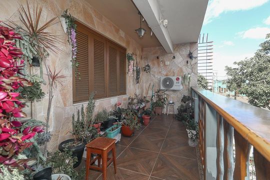 Varanda de casa à venda com 6 quartos, 600m² em Jardim Itu, Porto Alegre