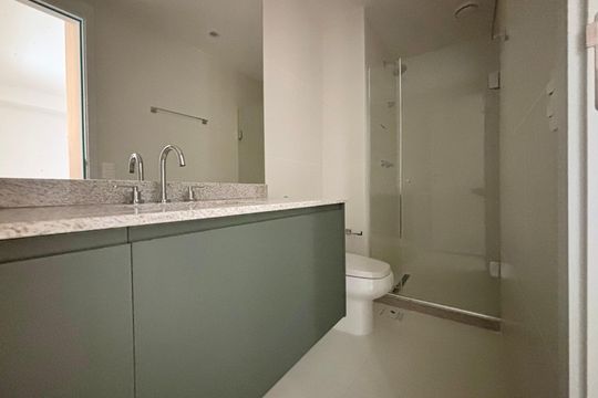 Suíte - banheiro de apartamento à venda com 2 quartos, 71m² em Copacabana, Rio de Janeiro