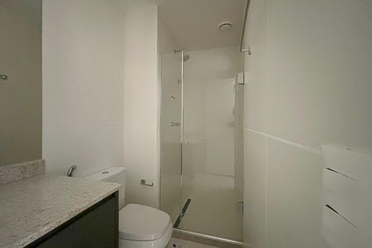 Suíte - banheiro de apartamento à venda com 2 quartos, 71m² em Copacabana, Rio de Janeiro