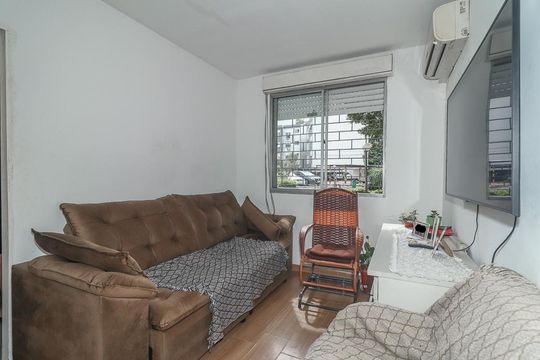 Sala de apartamento à venda com 2 quartos, 48m² em Jardim Itu, Porto Alegre