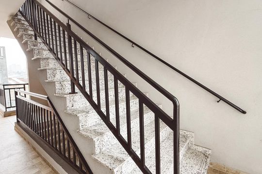 Escada de apartamento para alugar com 1 quarto, 40m² em Vila Vitorio Mazzei, São Paulo