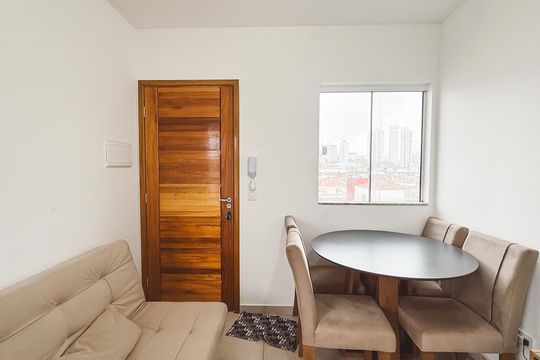 Sala/Cozinha de apartamento para alugar com 1 quarto, 40m² em Vila Vitorio Mazzei, São Paulo