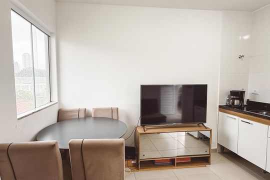 Sala/Cozinha de apartamento para alugar com 1 quarto, 40m² em Vila Vitorio Mazzei, São Paulo