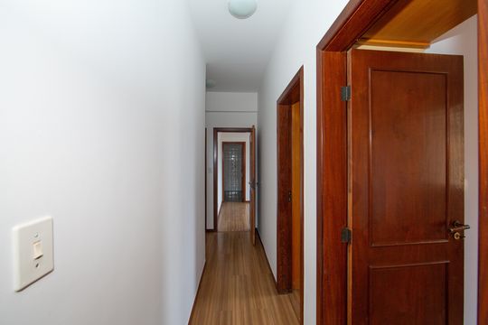 CORREDOR de apartamento para alugar com 4 quartos, 120m² em Serra, Belo Horizonte