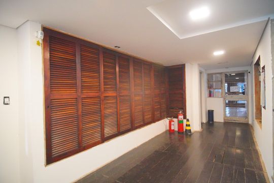 Hall de entrada de apartamento à venda com 2 quartos, 60m² em Centro, São Leopoldo