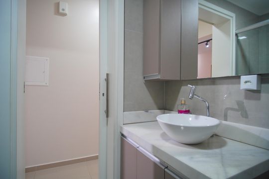 Banheiro de apartamento à venda com 2 quartos, 60m² em Centro, São Leopoldo