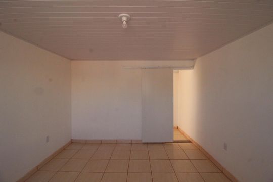 Quarto 1 de casa para alugar com 2 quartos, 70m² em Tiradentes, Nova Iguaçu
