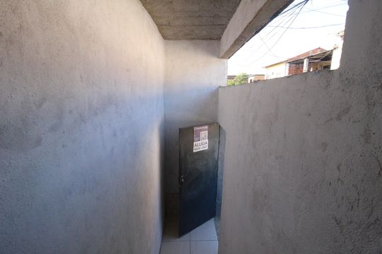 Acesso de casa para alugar com 2 quartos, 70m² em Tiradentes, Nova Iguaçu