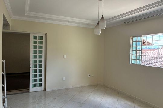 Casa para alugar com 3 quartos, 200m² em São Joaquim, Contagem