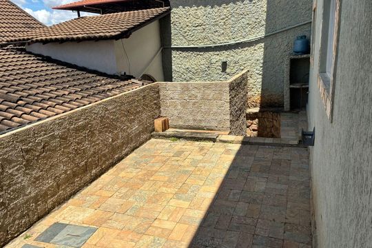 Área externa de casa para alugar com 3 quartos, 200m² em São Joaquim, Contagem