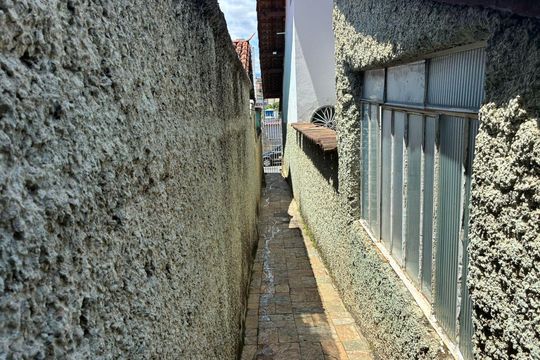 Área externa de casa para alugar com 3 quartos, 200m² em São Joaquim, Contagem
