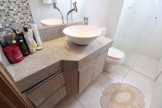 Banheiro do Quarto 1 de apartamento para alugar com 2 quartos, 64m² em Centro, Uberlândia