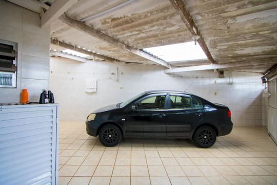 Garagem de casa à venda com 3 quartos, 100m² em Campestre, Santo André