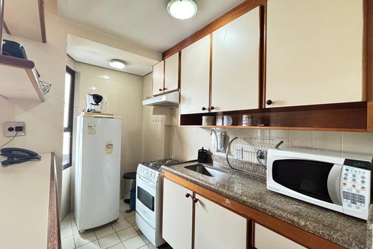 Cozinha de apartamento à venda com 1 quarto, 46m² em Moema, São Paulo