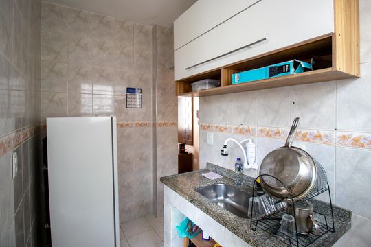 Cozinha de apartamento à venda com 2 quartos, 46m² em Irajá, Rio de Janeiro