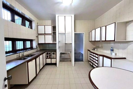 Casa à venda com 3 quartos, 274m² em Jardim Petropolis, São Paulo