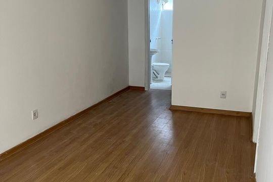 Sala  de apartamento à venda com 1 quarto, 37m² em Farroupilha, Porto Alegre