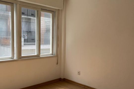 Quarto de apartamento à venda com 1 quarto, 37m² em Farroupilha, Porto Alegre