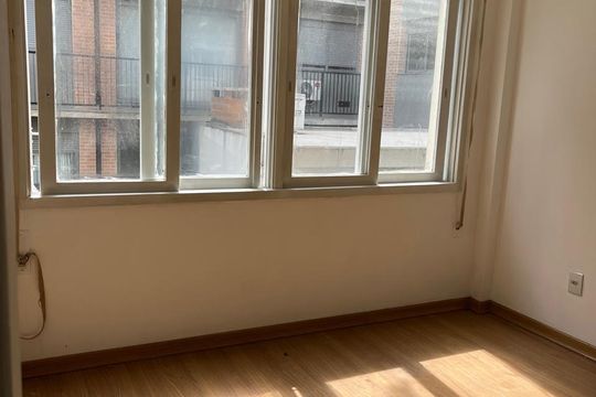 Quarto  de apartamento à venda com 1 quarto, 37m² em Farroupilha, Porto Alegre