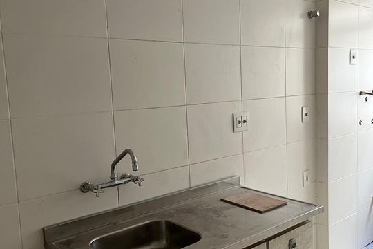 Cozinha  de apartamento à venda com 1 quarto, 37m² em Farroupilha, Porto Alegre