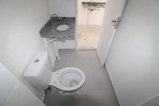 Banheiro de apartamento à venda com 1 quarto, 27m² em Lauzane Paulista, São Paulo