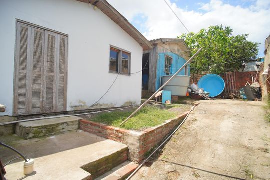 Quintal de casa à venda com 2 quartos, 137m² em Scharlau, São Leopoldo