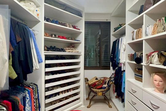 Closet da suíte de apartamento para alugar com 3 quartos, 200m² em Jardim America, São Paulo