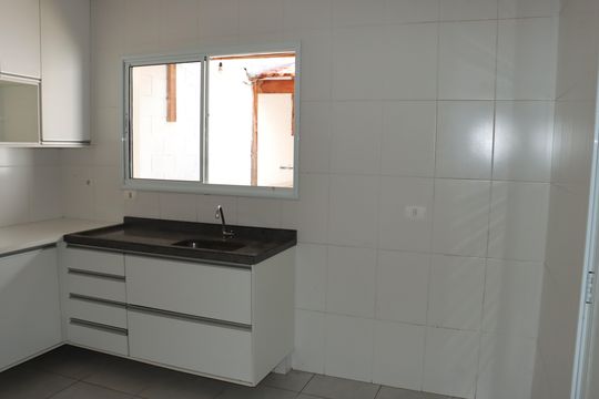 Casa de Condomínio para alugar com 2 quartos, 100m² em Caiapia, Cotia