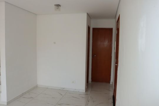 Casa de Condomínio para alugar com 2 quartos, 100m² em Caiapia, Cotia