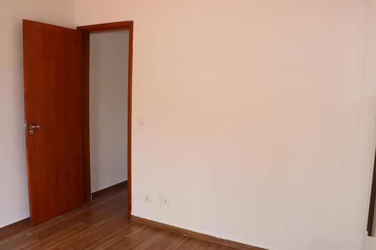 Casa de Condomínio para alugar com 2 quartos, 100m² em Caiapia, Cotia