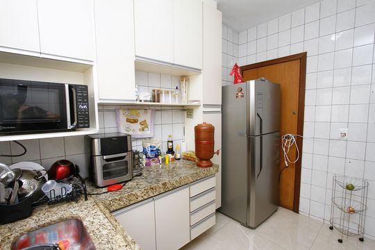 Cozinha de apartamento à venda com 3 quartos, 90m² em Nova Suíça, Belo Horizonte