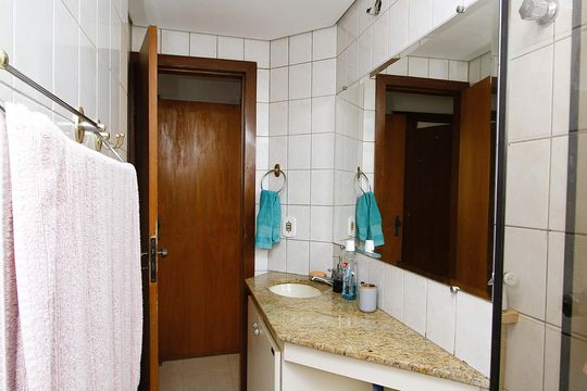 Banheiro Social de apartamento à venda com 3 quartos, 90m² em Nova Suíça, Belo Horizonte