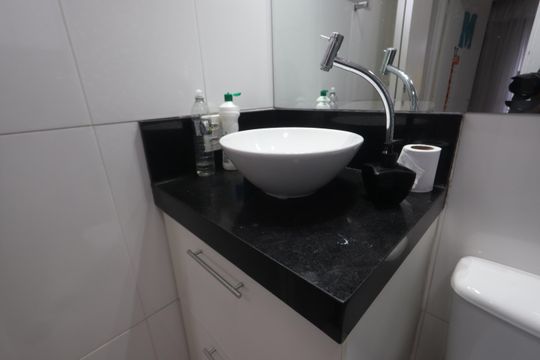 Banheiro de apartamento para alugar com 2 quartos, 47m² em Parque Savoy City, São Paulo