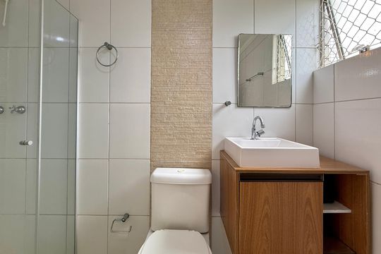 Banheiro  de apartamento para alugar com 2 quartos, 42m² em Santo Amaro, São Paulo